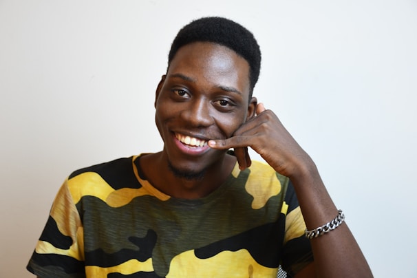 a person smiling with the hand on the face