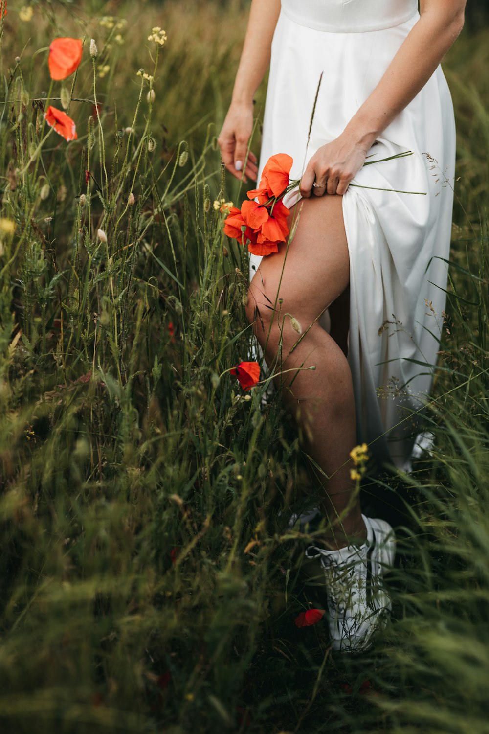 a person that is standing in the grass