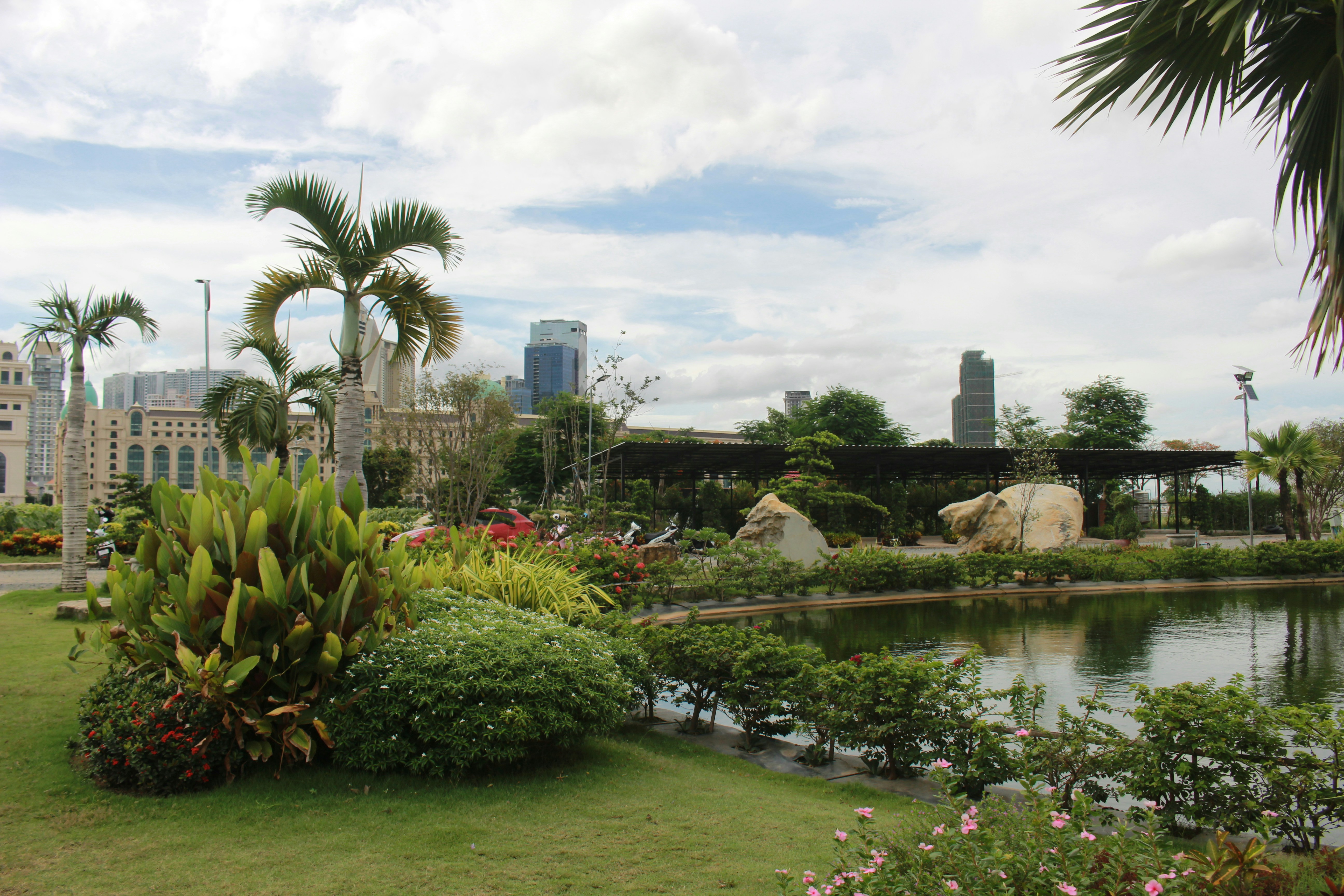 Containers in Hawaiian Gardens, CA