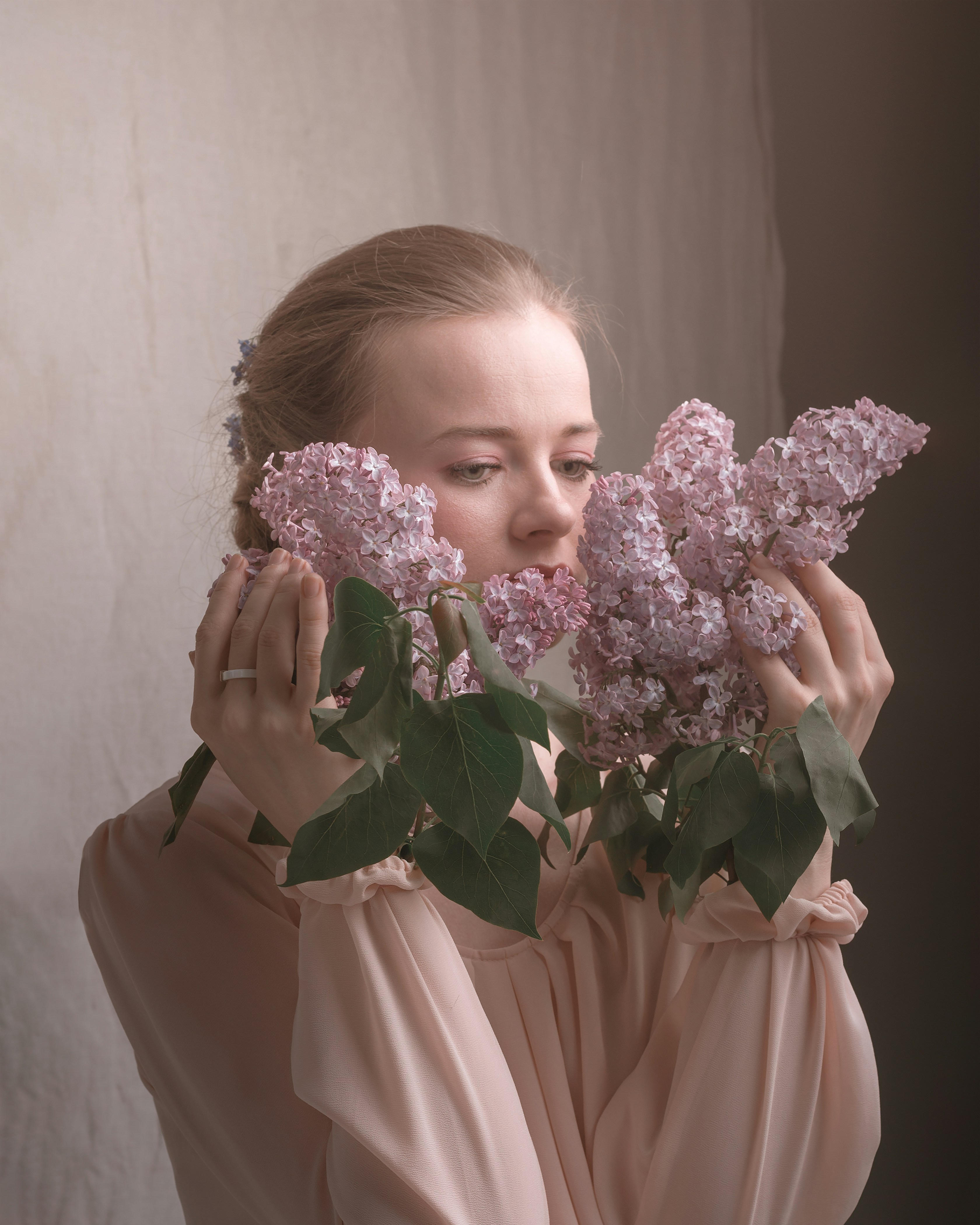 soft studio portrait, wallpaper, Photogenic Outfits: How to Dress for the Camera 4