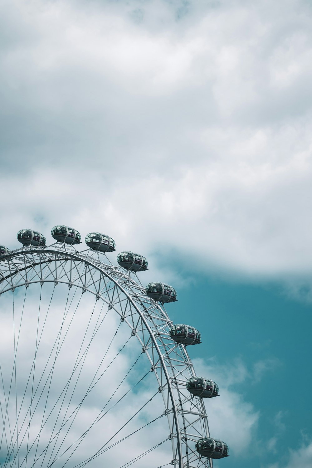 a ferris wheel with a cloudy sky