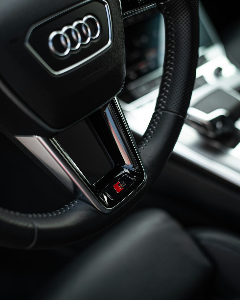 a close up of a car's steering wheel