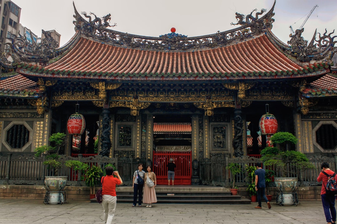 Lungshan Temple of Manka with a large roof,