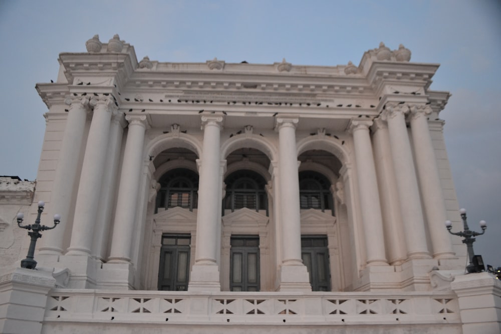 a white building with columns