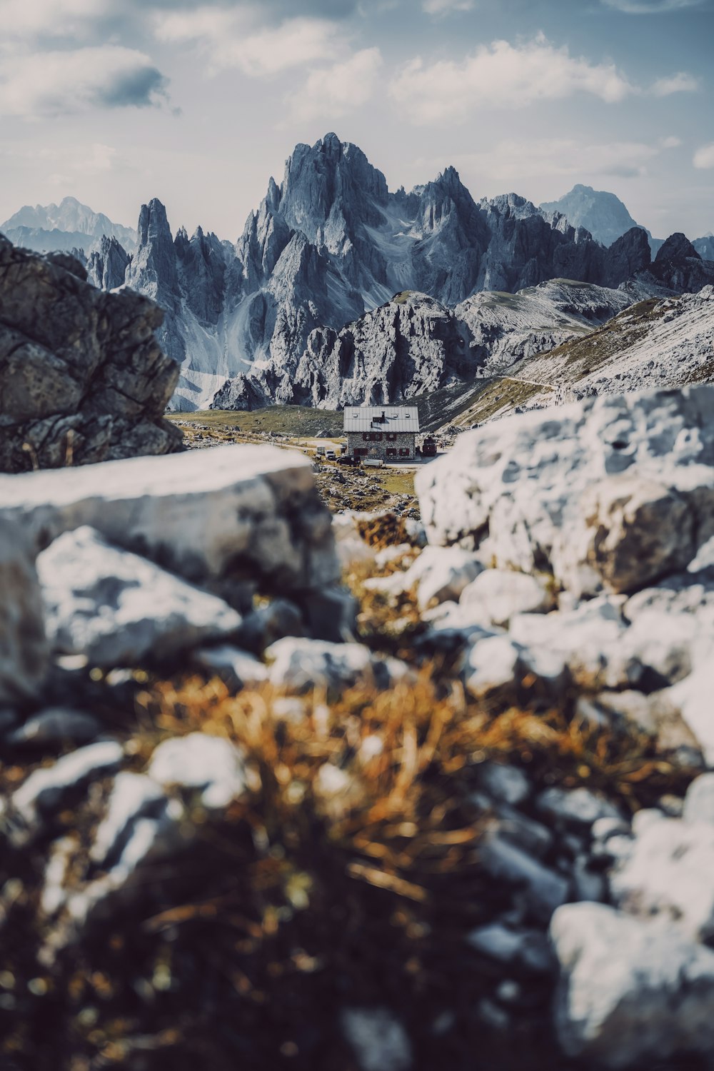 a snowy mountain range