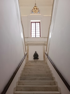 Before and after view of a restored marble staircase showing the transformation from dull to glossy finish.