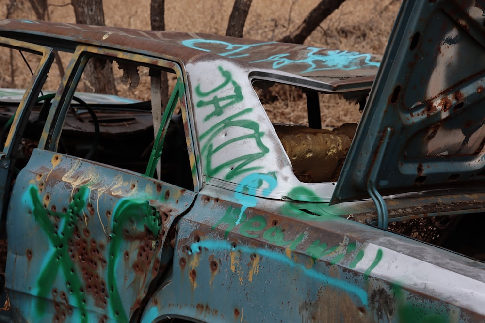 a car with a smashed front end