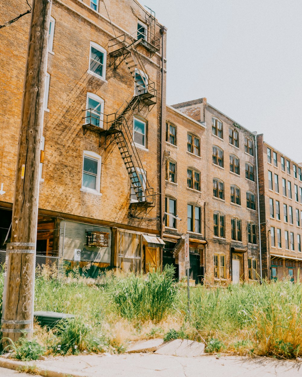 a building with a broken window