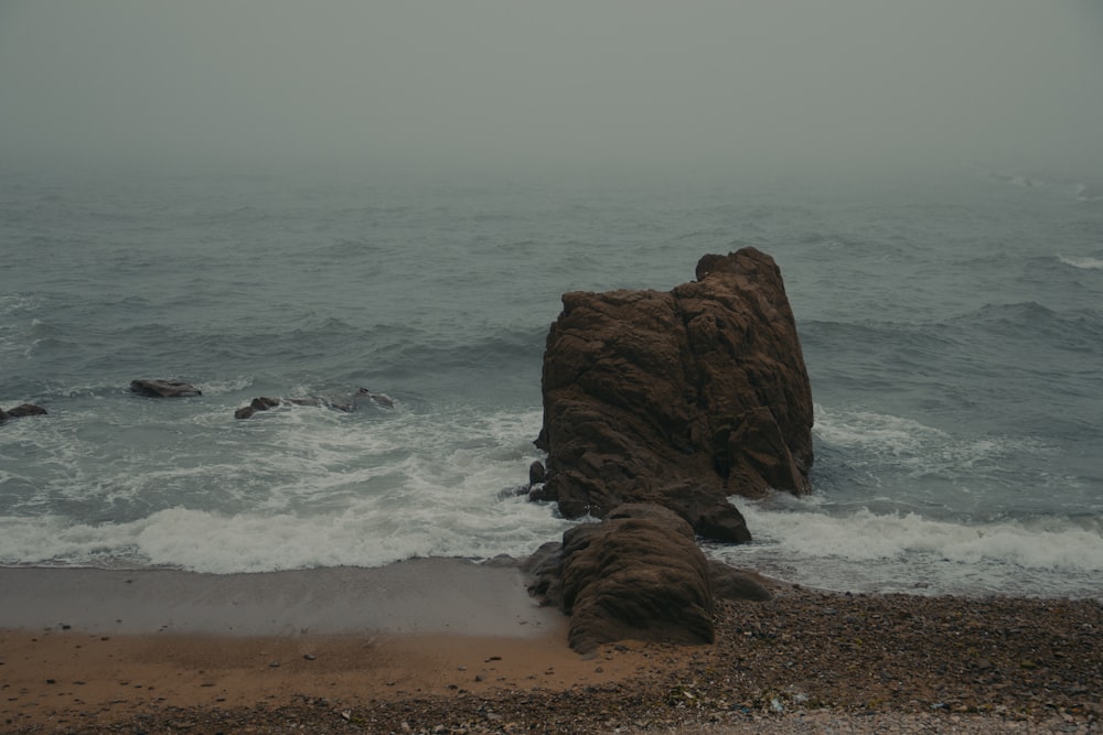 해변의 바위