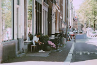 Best Solo Traveler Spots in Amsterdam: Where to Eat, Drink, and Connect
