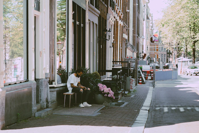 Best Solo Traveler Spots in Amsterdam: Where to Eat, Drink, and Connect