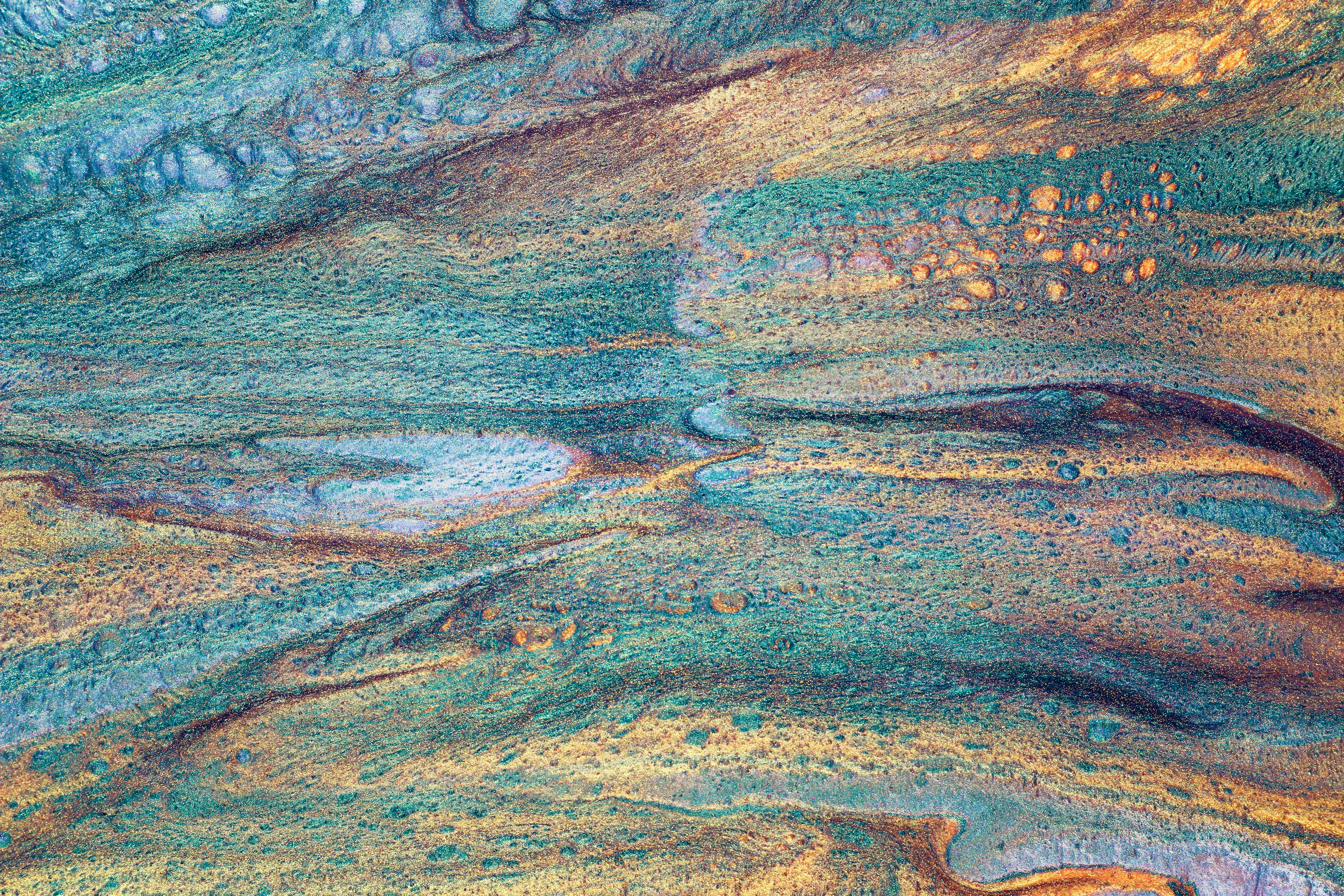 Mica pigment powders in Floetrol paint additive.