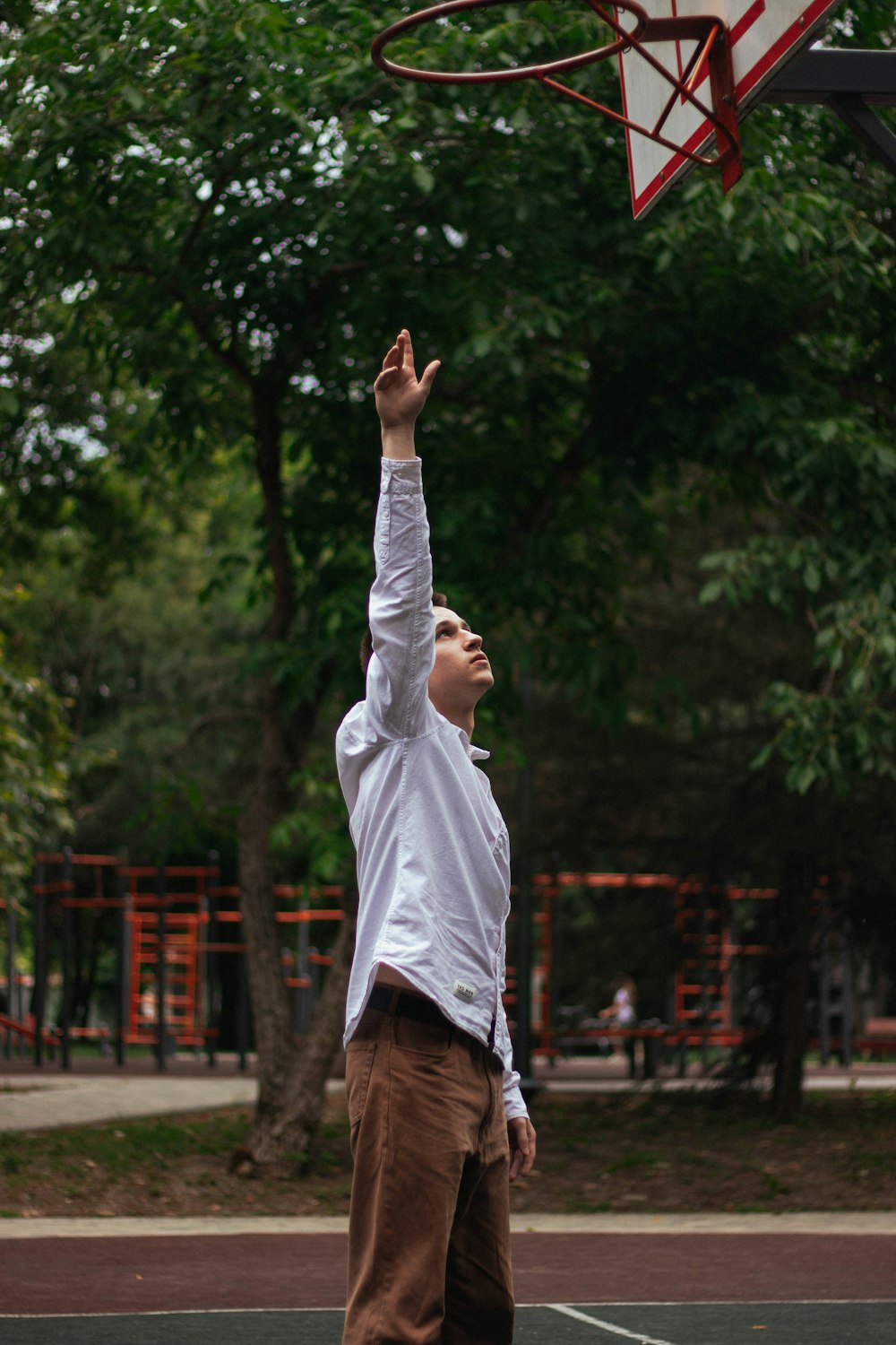 a man throwing a frisbee