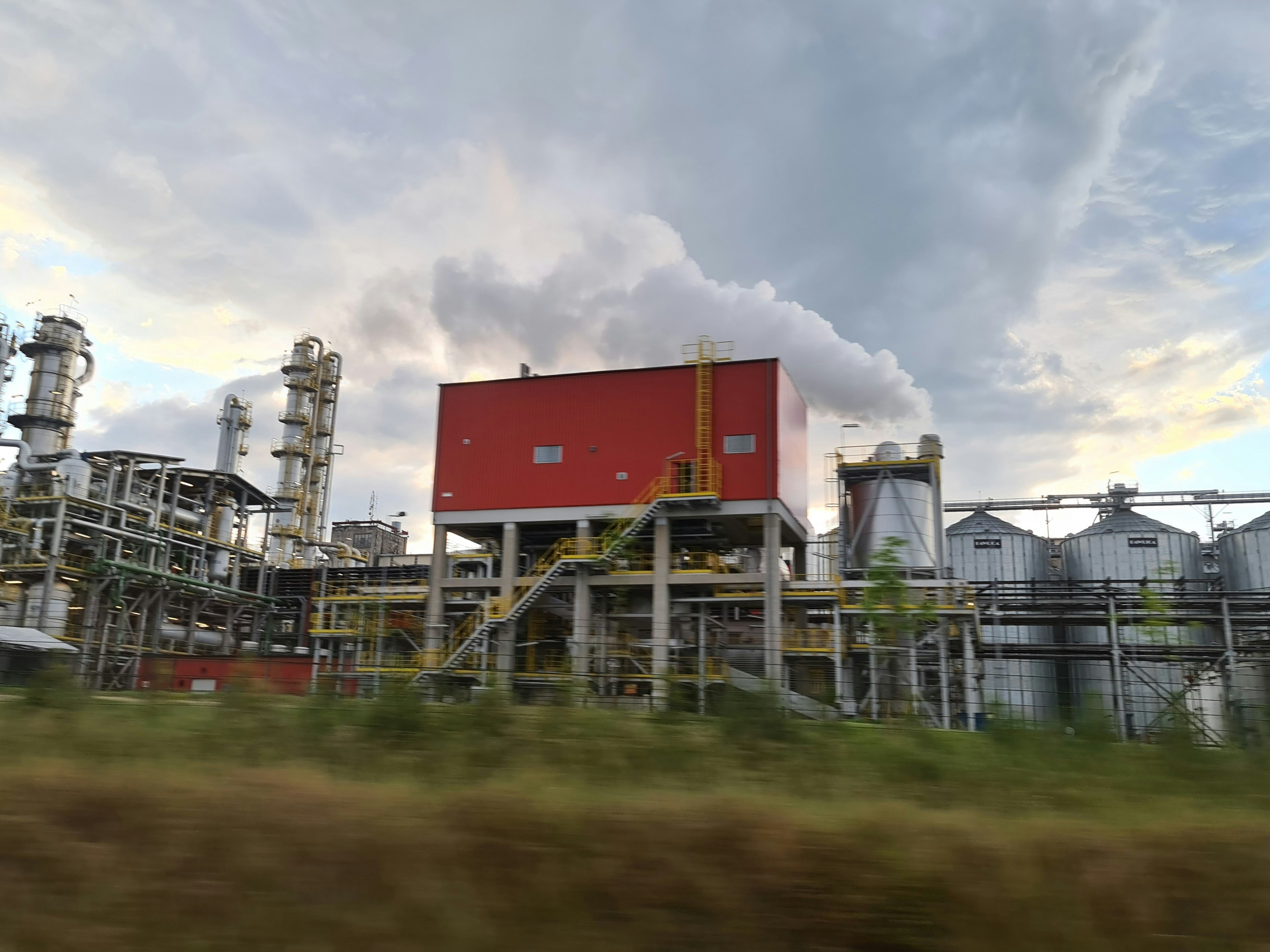 Hilirisasi Dikembangkan di Luar Jawa