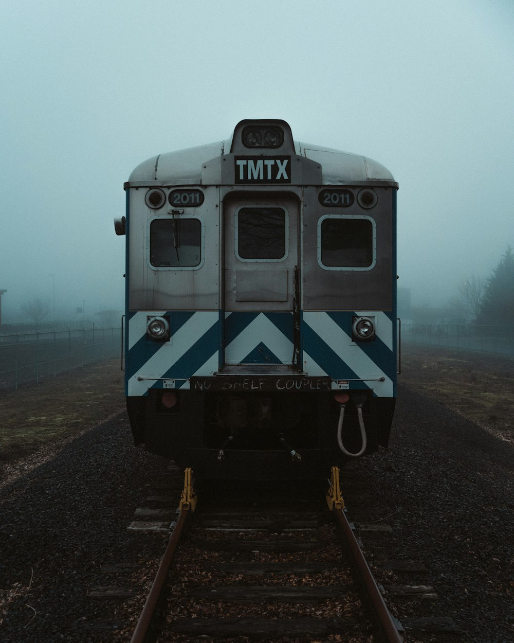 線路上の電車