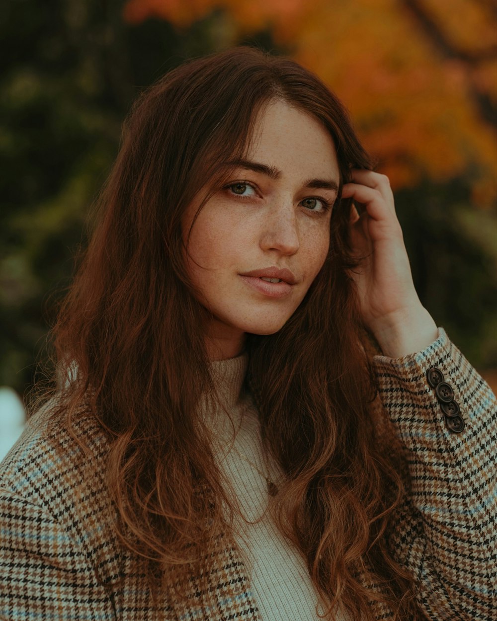 Une femme aux cheveux longs