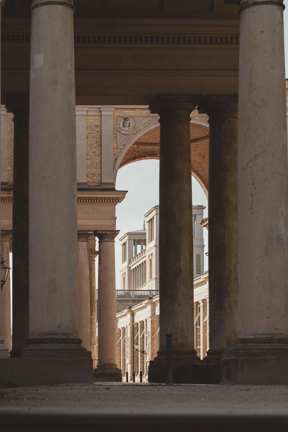 a building with pillars