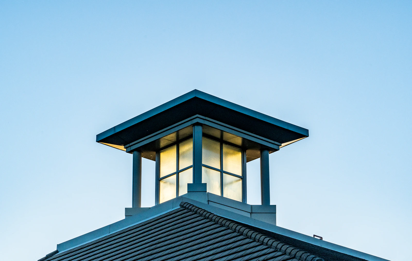 A building with a blue sky