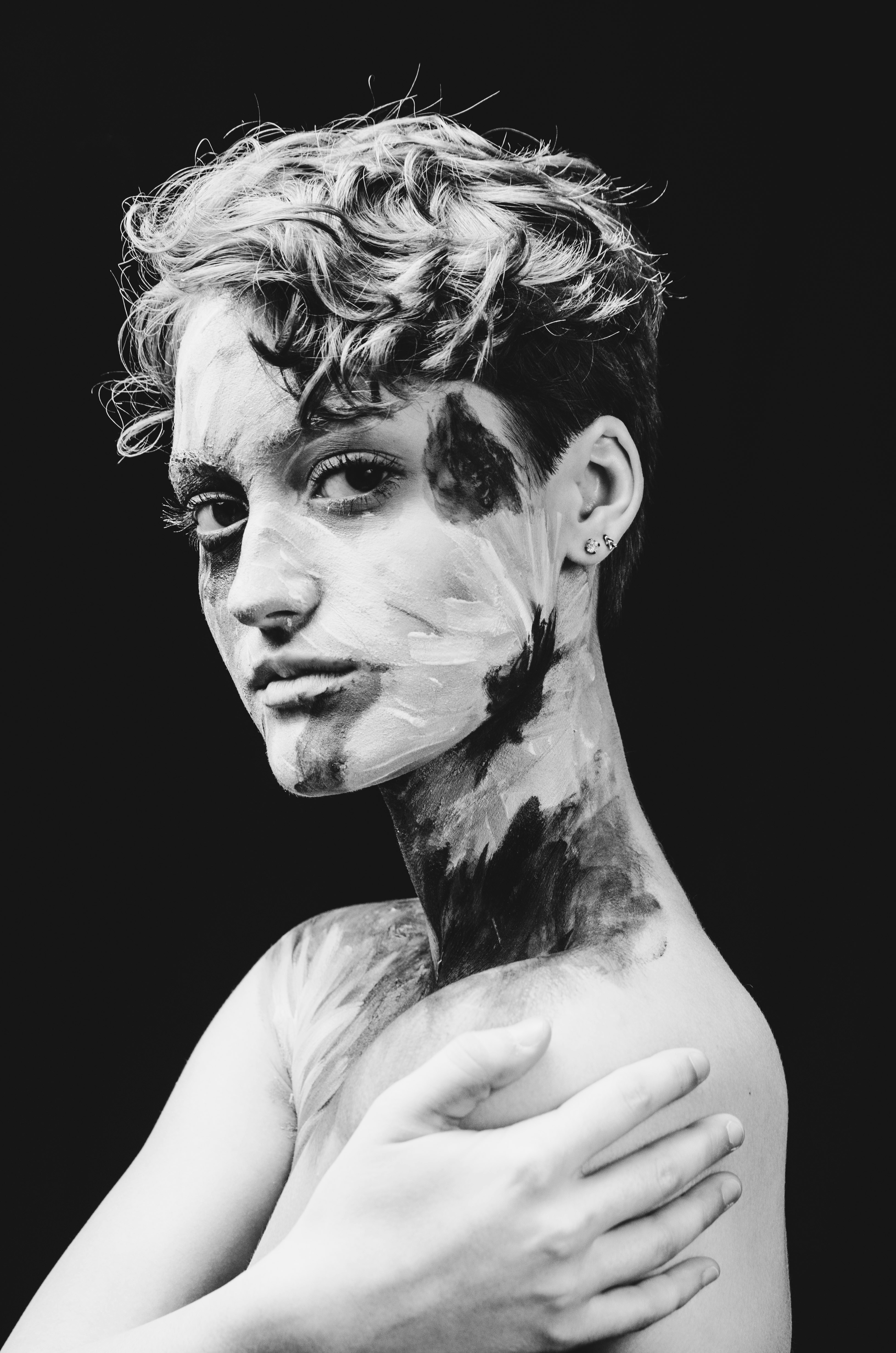uma pessoa com uma tatuagem no braço