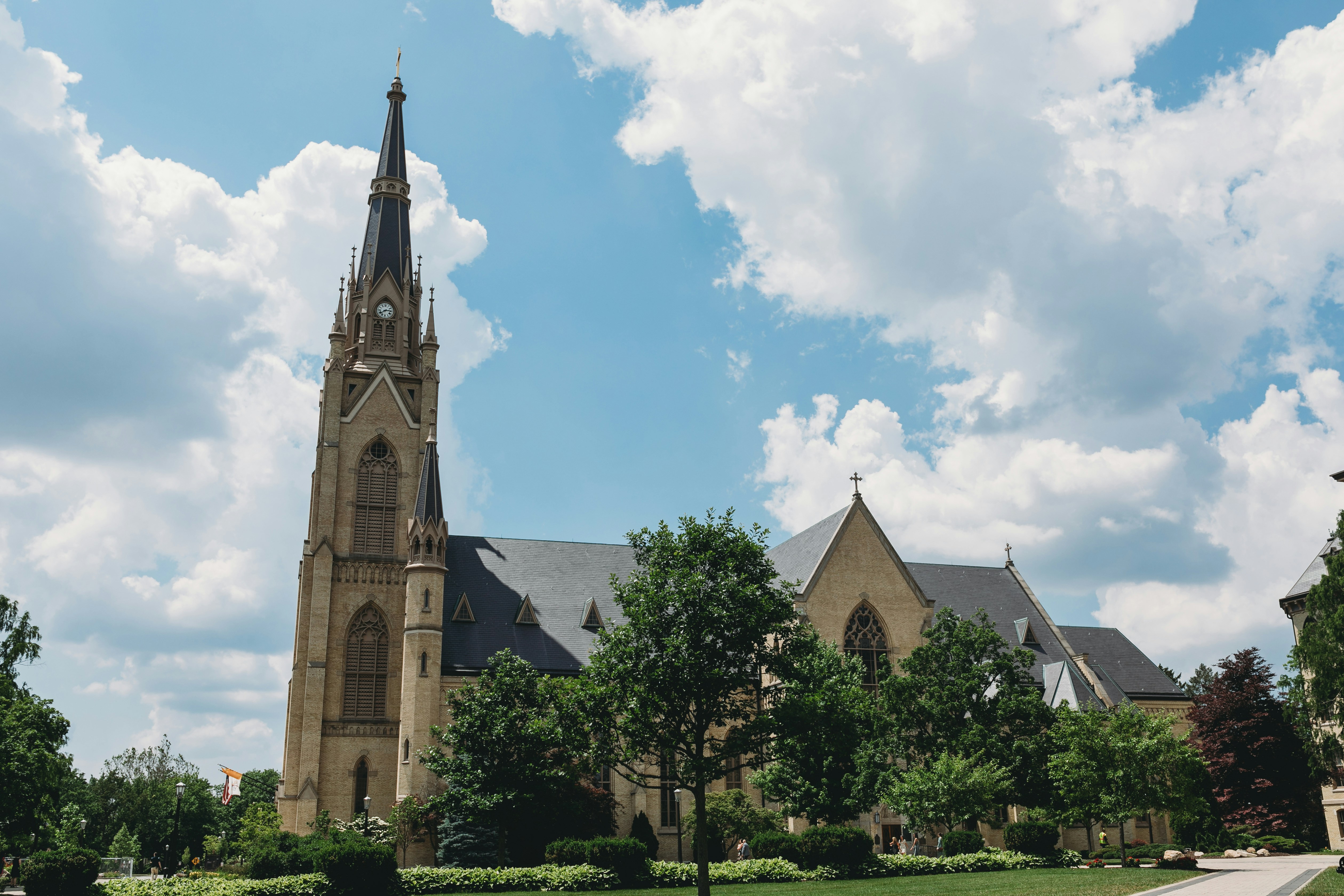a church with a tall tower, Wide Shot of the Basilica of the Sacred Heart at the University of Notre Dame