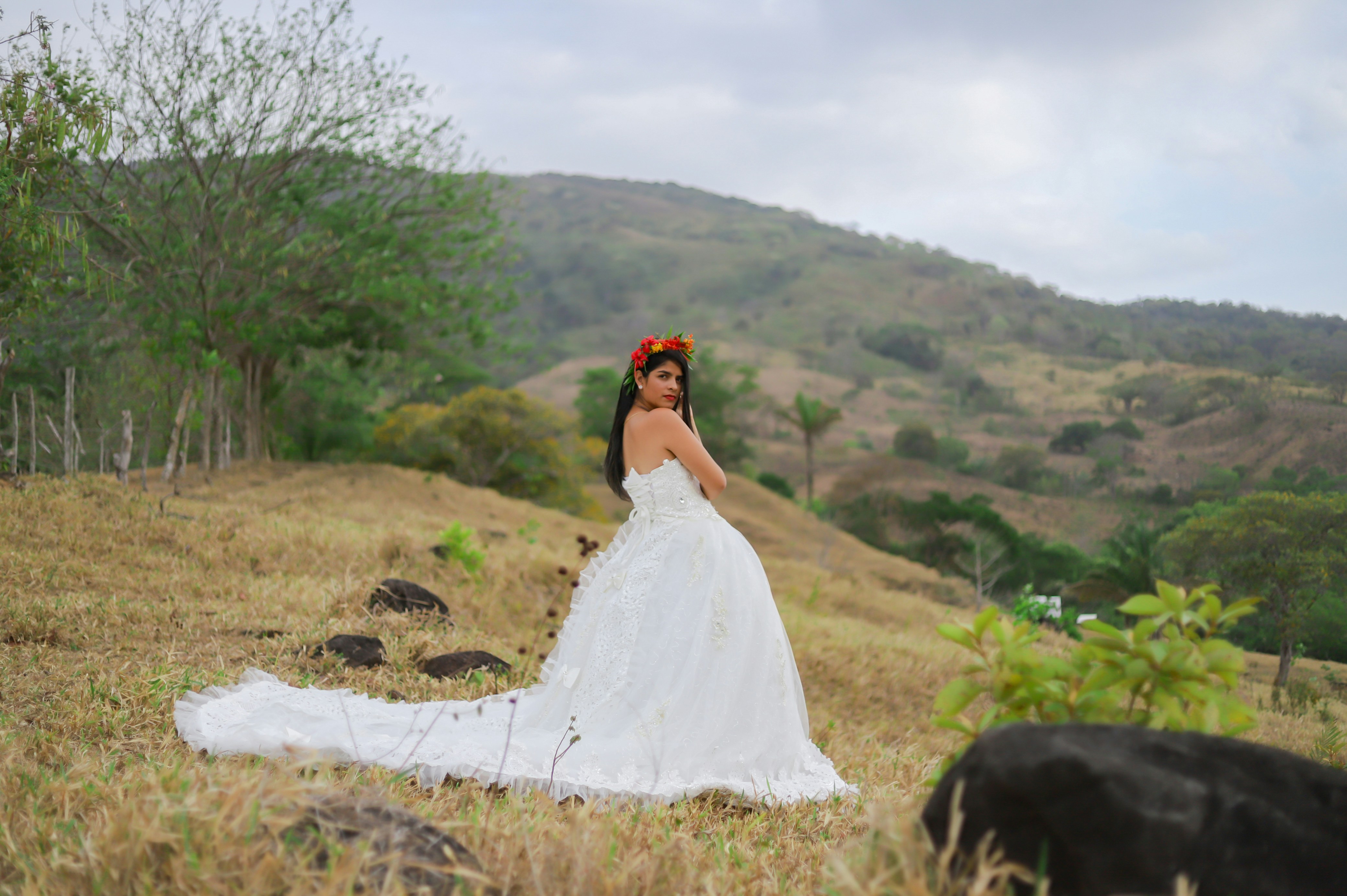 Fotomural a person in a white dress