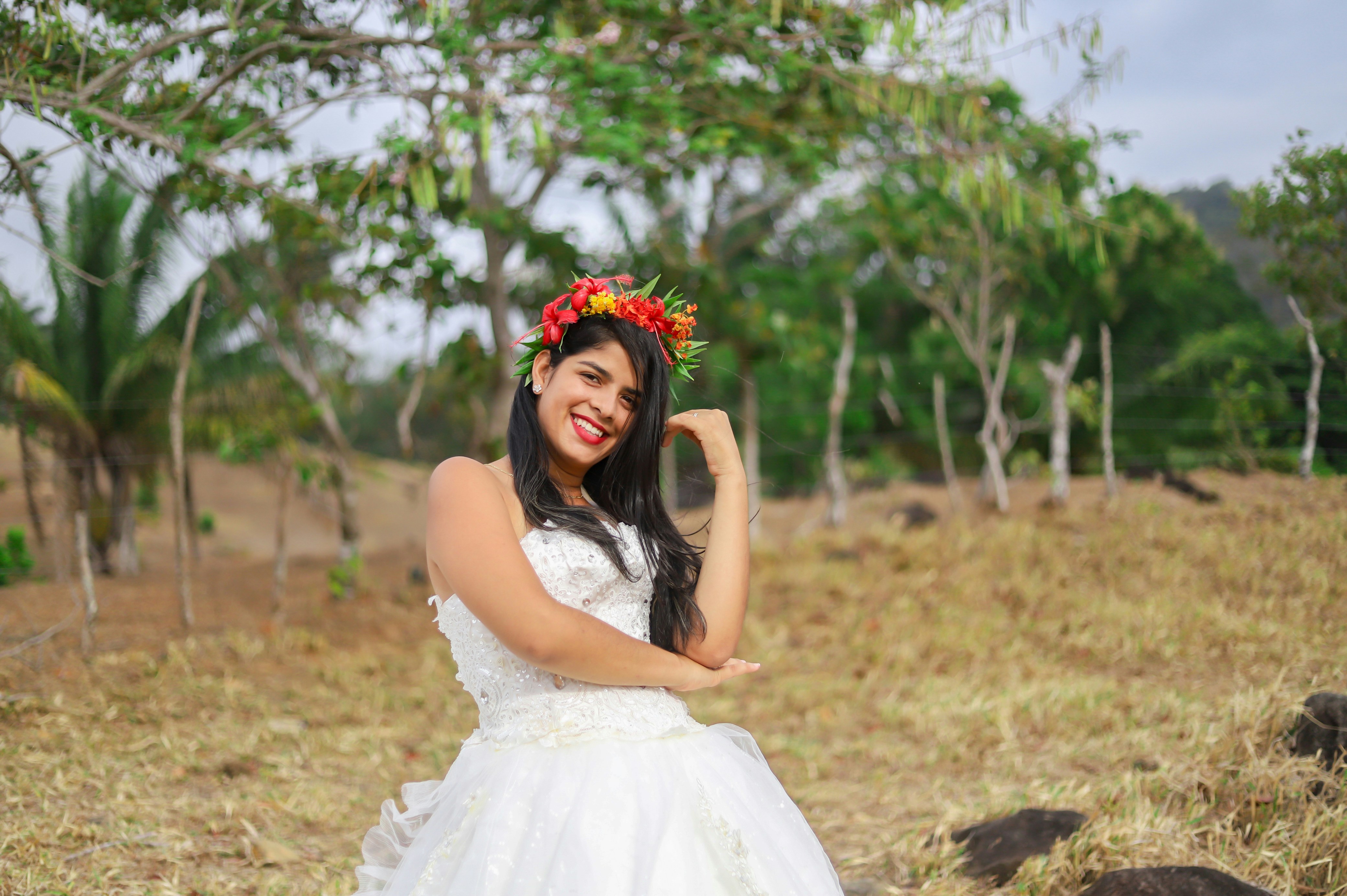 Fotomural a person in a white dress