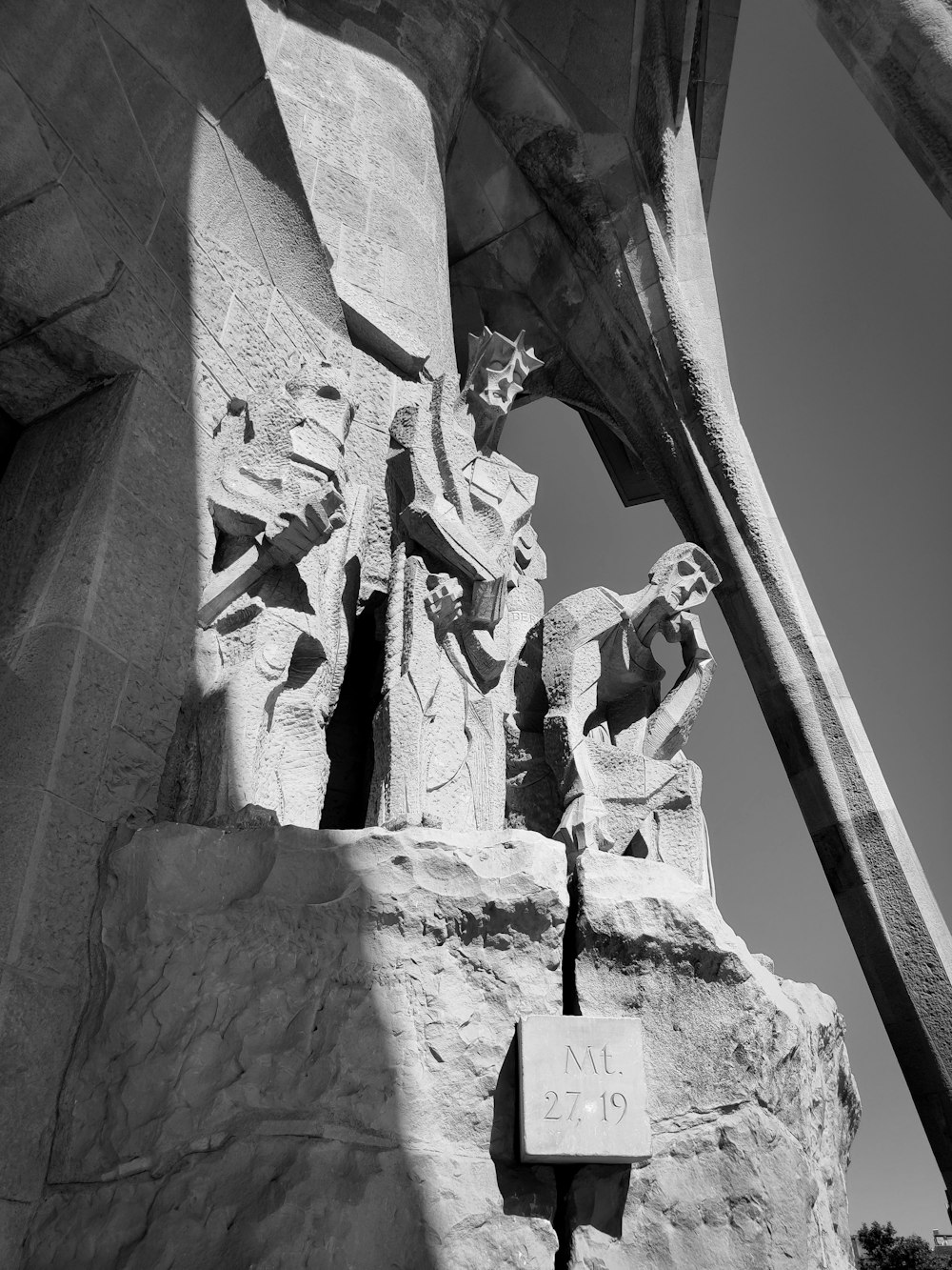 a stone wall with statues