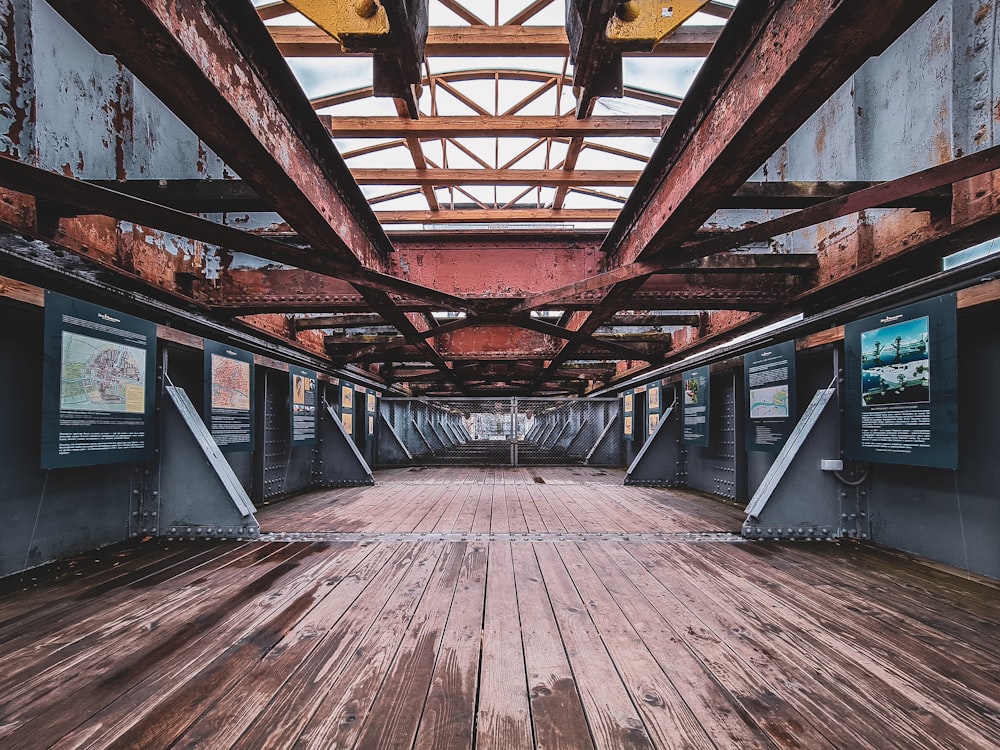 un plancher en bois avec un plancher en bois et un plancher en bois avec un plancher en bois et un plancher en bois