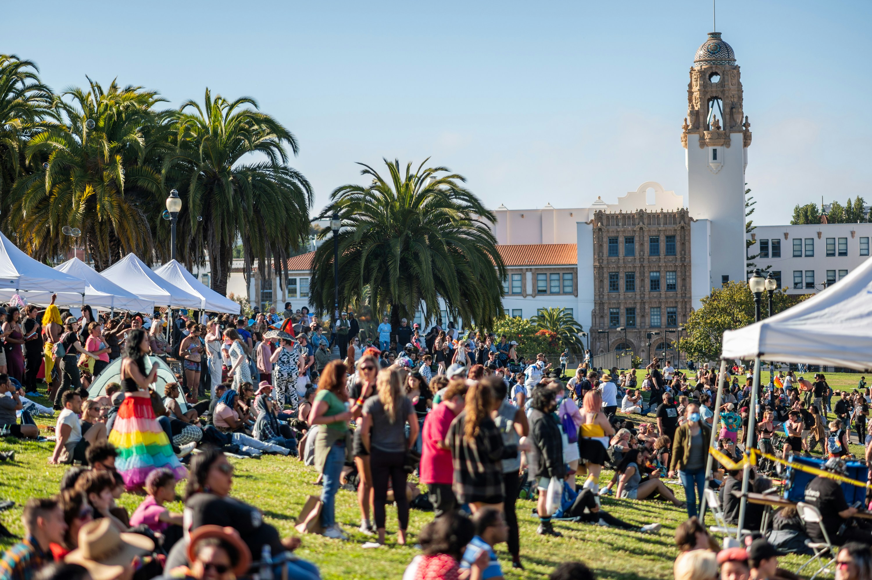 A crowd of people at an outdoor event photo – Free Person Image on Unsplash