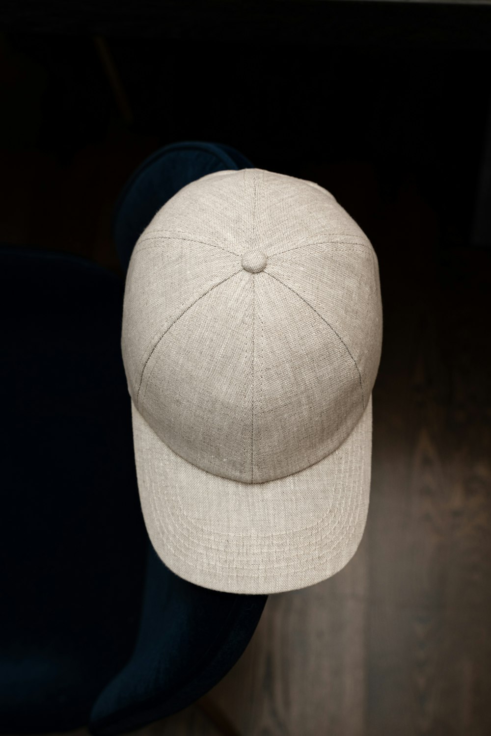 a white knit hat