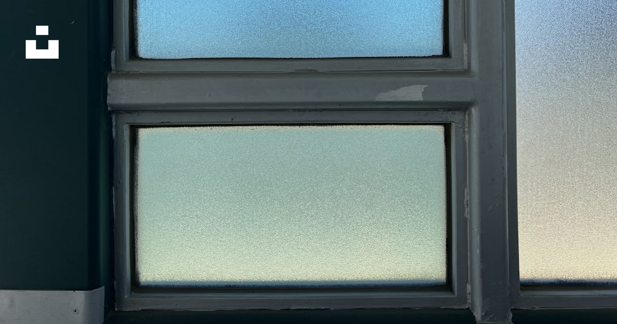 A window with a square frame photo – Free Blue Image on Unsplash