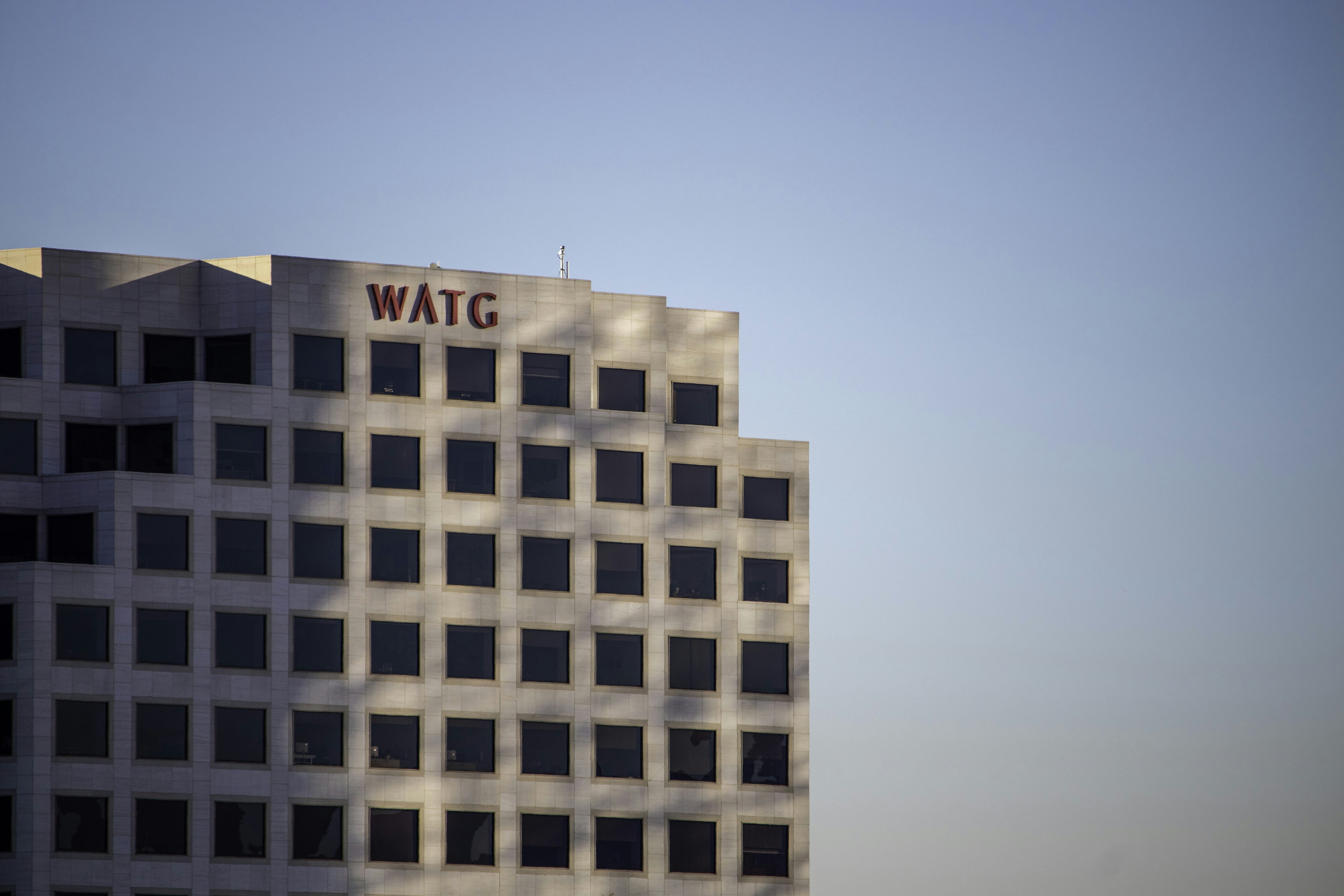 Wells Fargo Maintains Overweight on American Tower, Lowers Price Target to $200