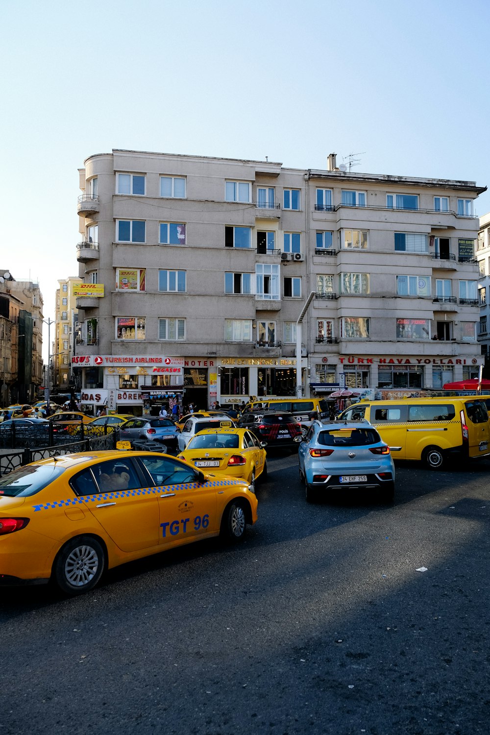 a group of cars parked in front of a building