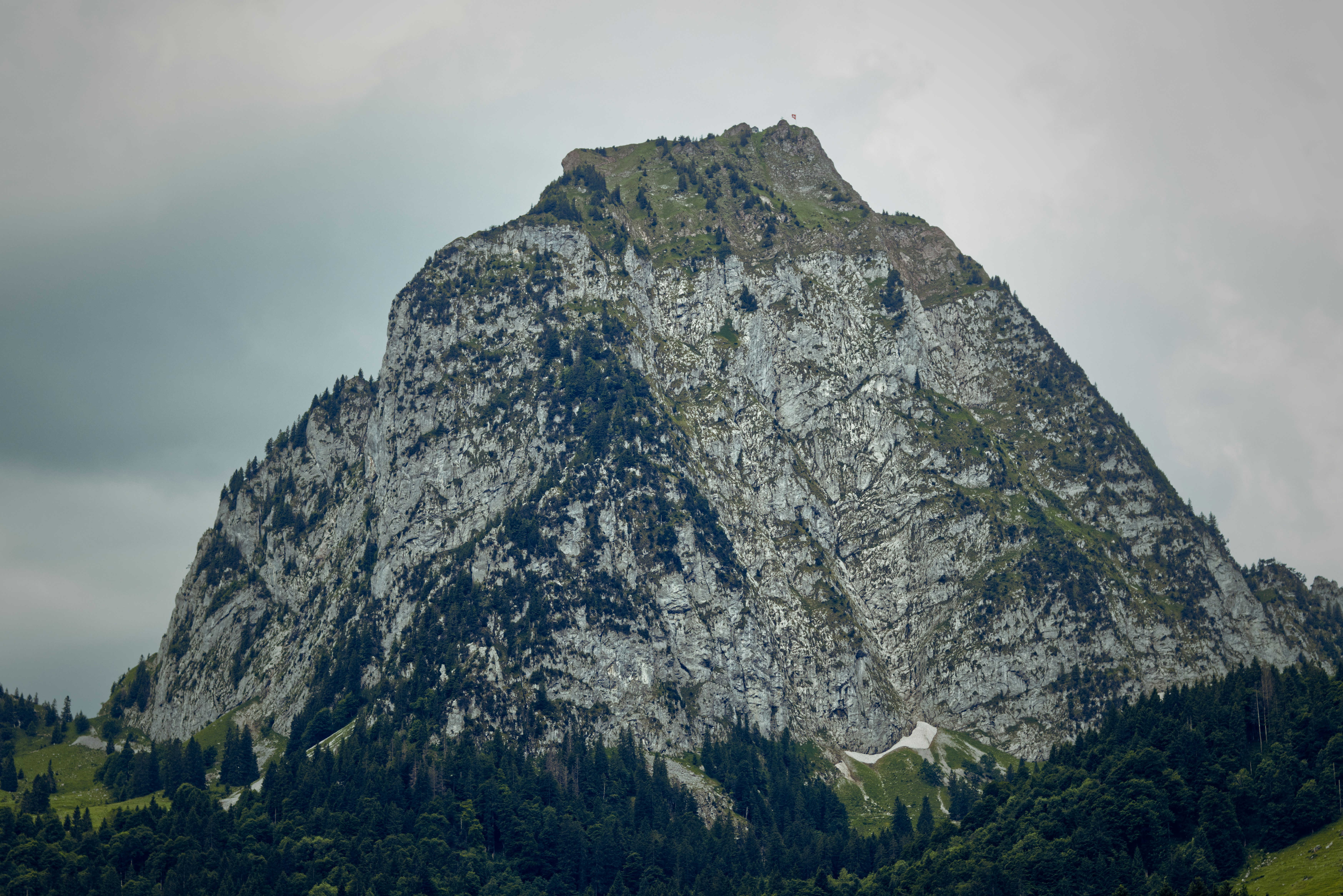 a mountain with snow, Grosser Mythen / 16.06.2022