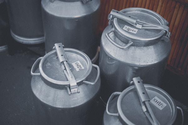 Metal storage cylinders
