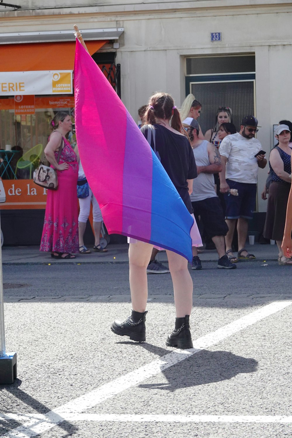 eine Person in einem Kleid