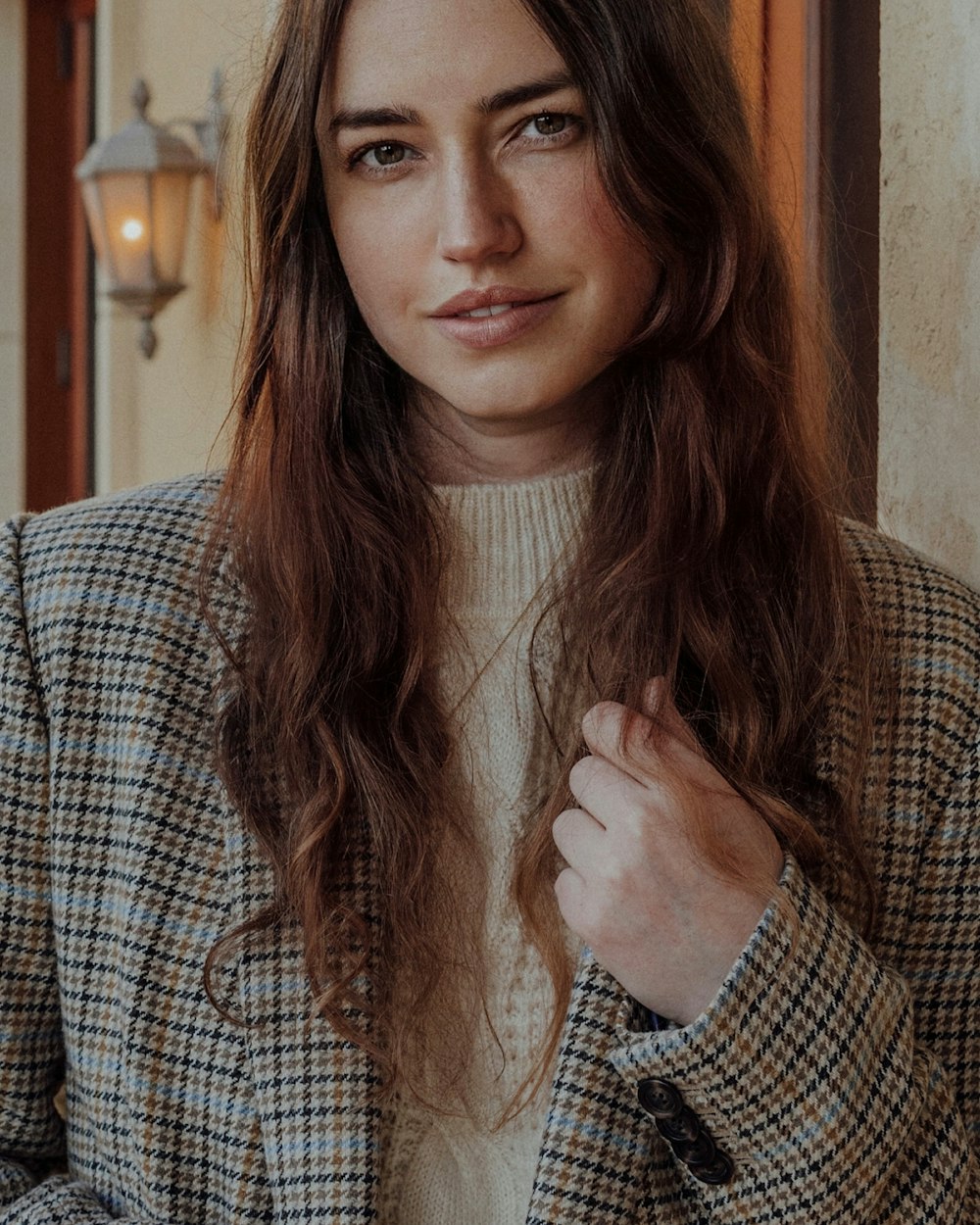 Una donna con i capelli lunghi