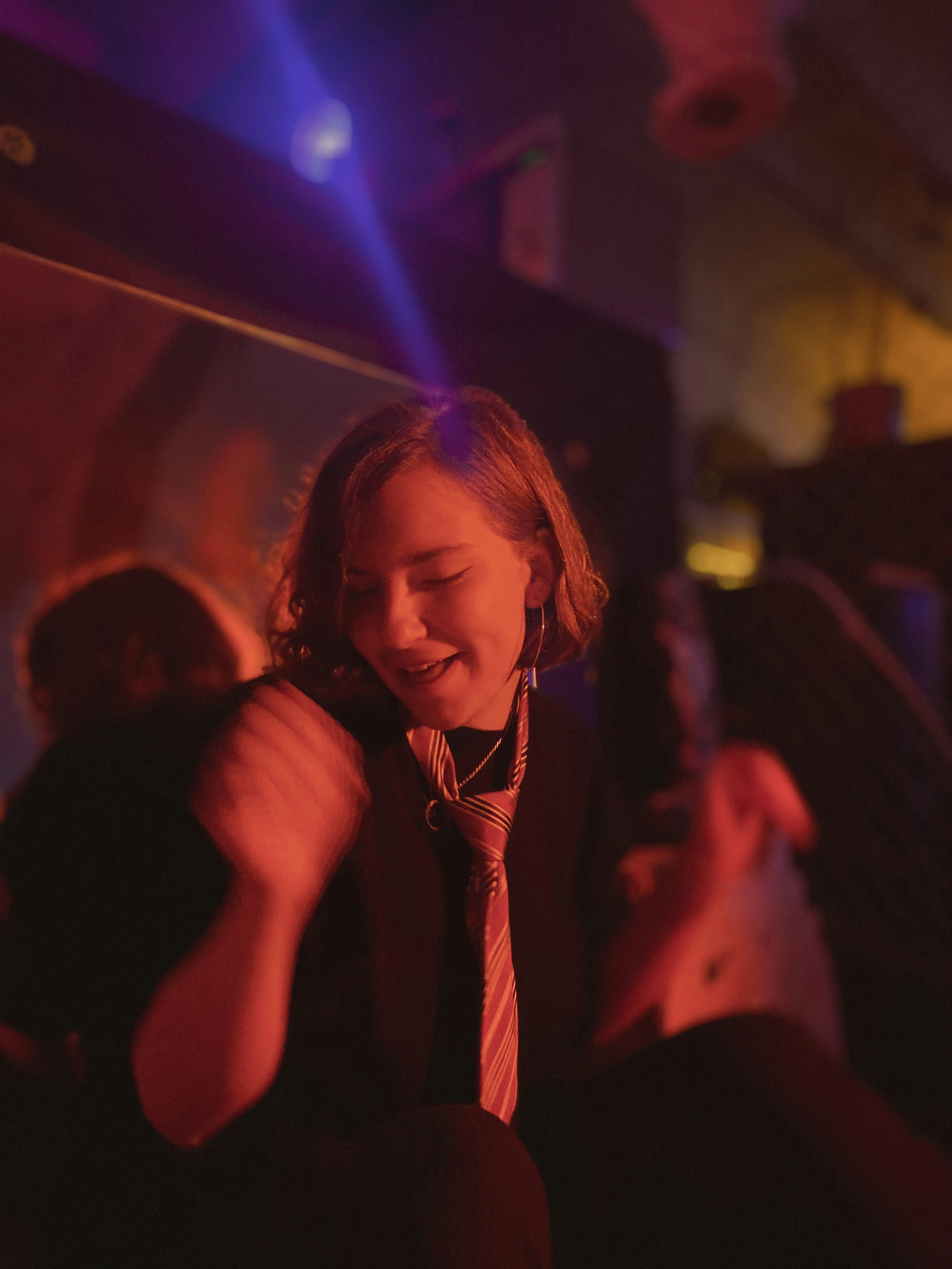 a person with the hand on the head