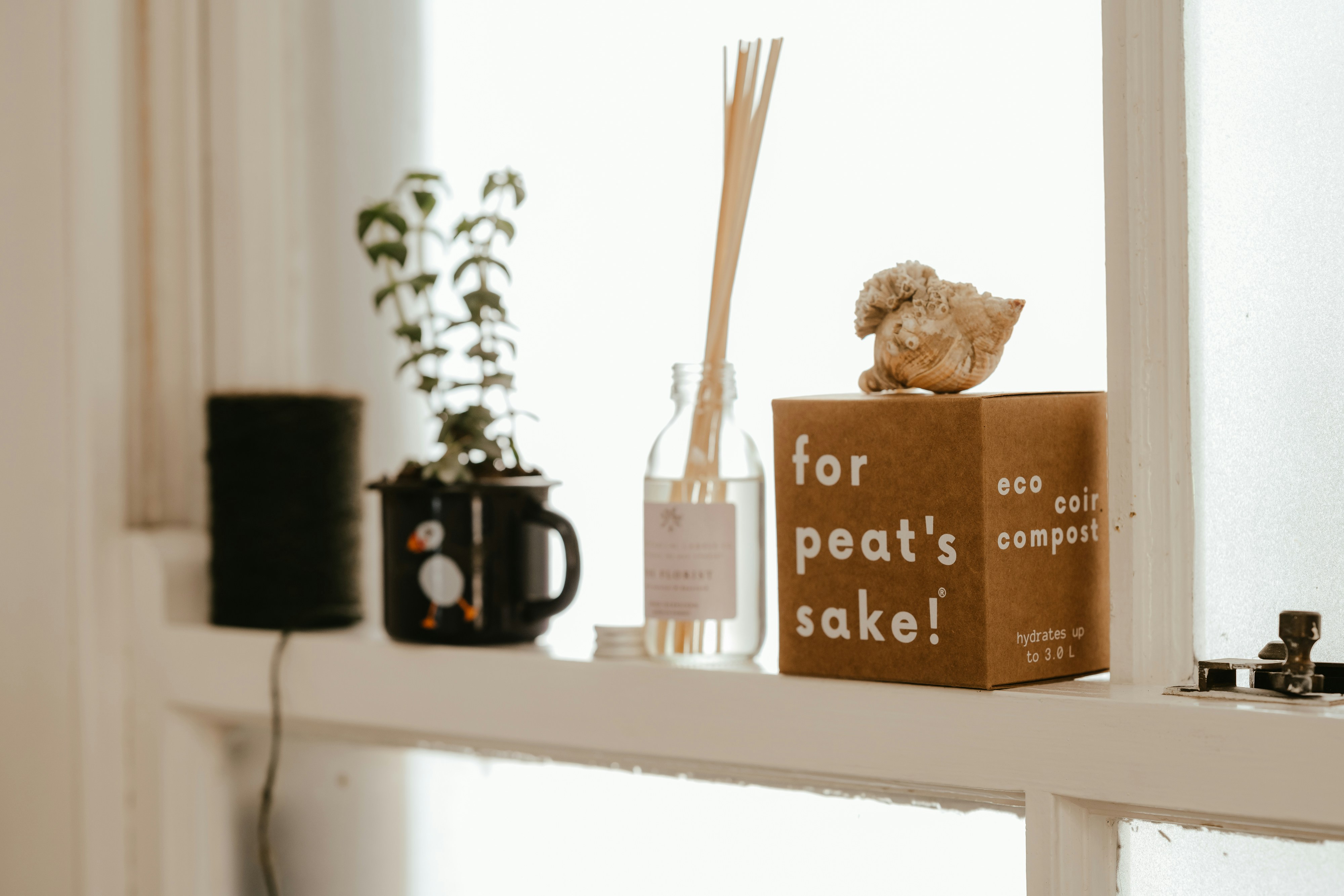 Tuoksutikut pöydällä