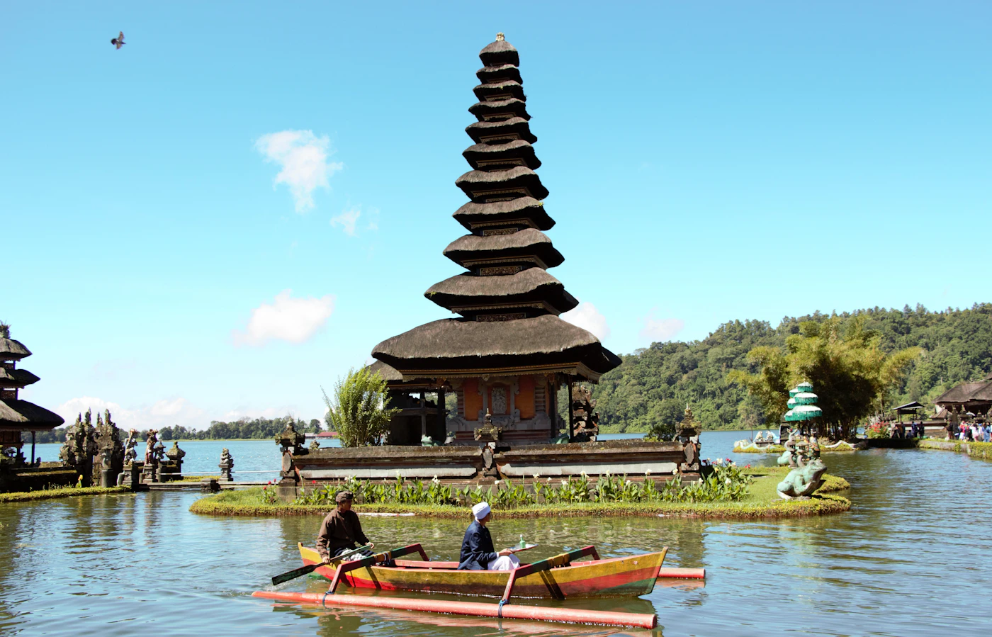 Traditional canoe on Lake Beratan in front of the Ulun Danu Beratan temple shrine