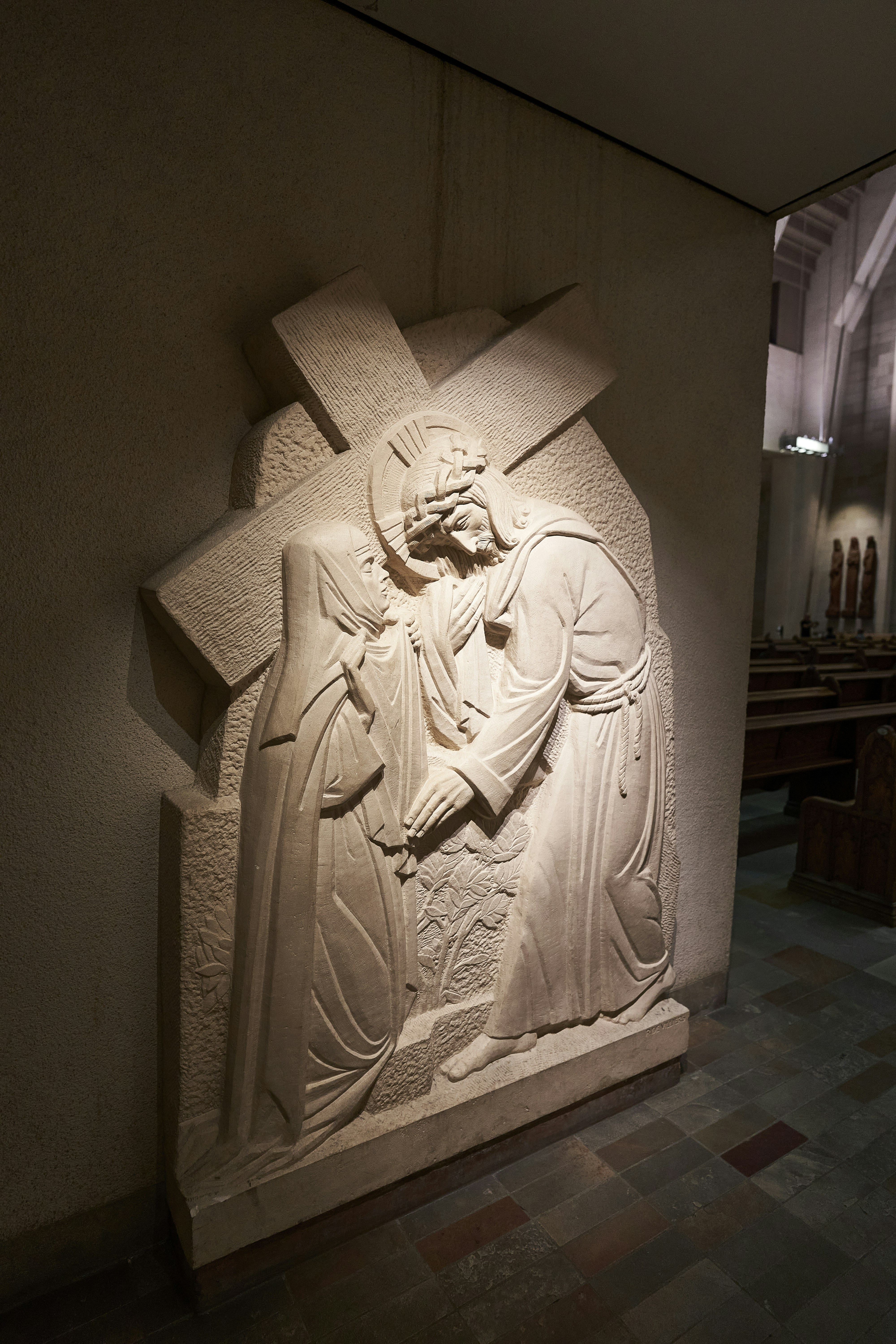 a statue of a man and a woman
