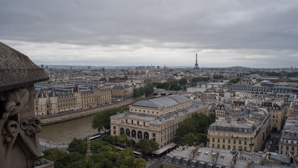 Eine Stadt mit vielen Gebäuden