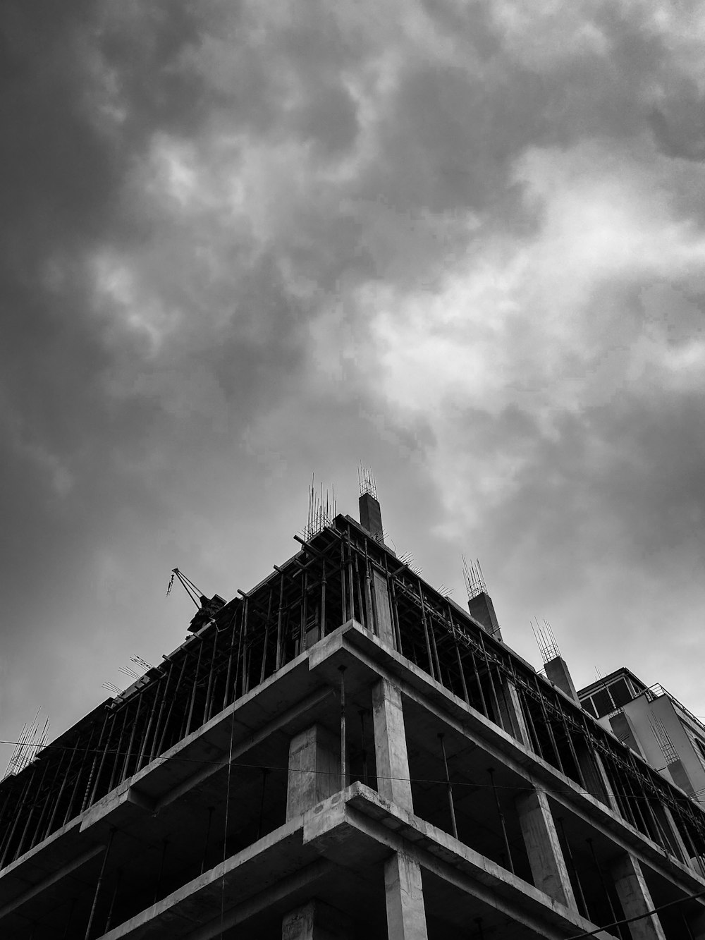 a large building with a cloudy sky