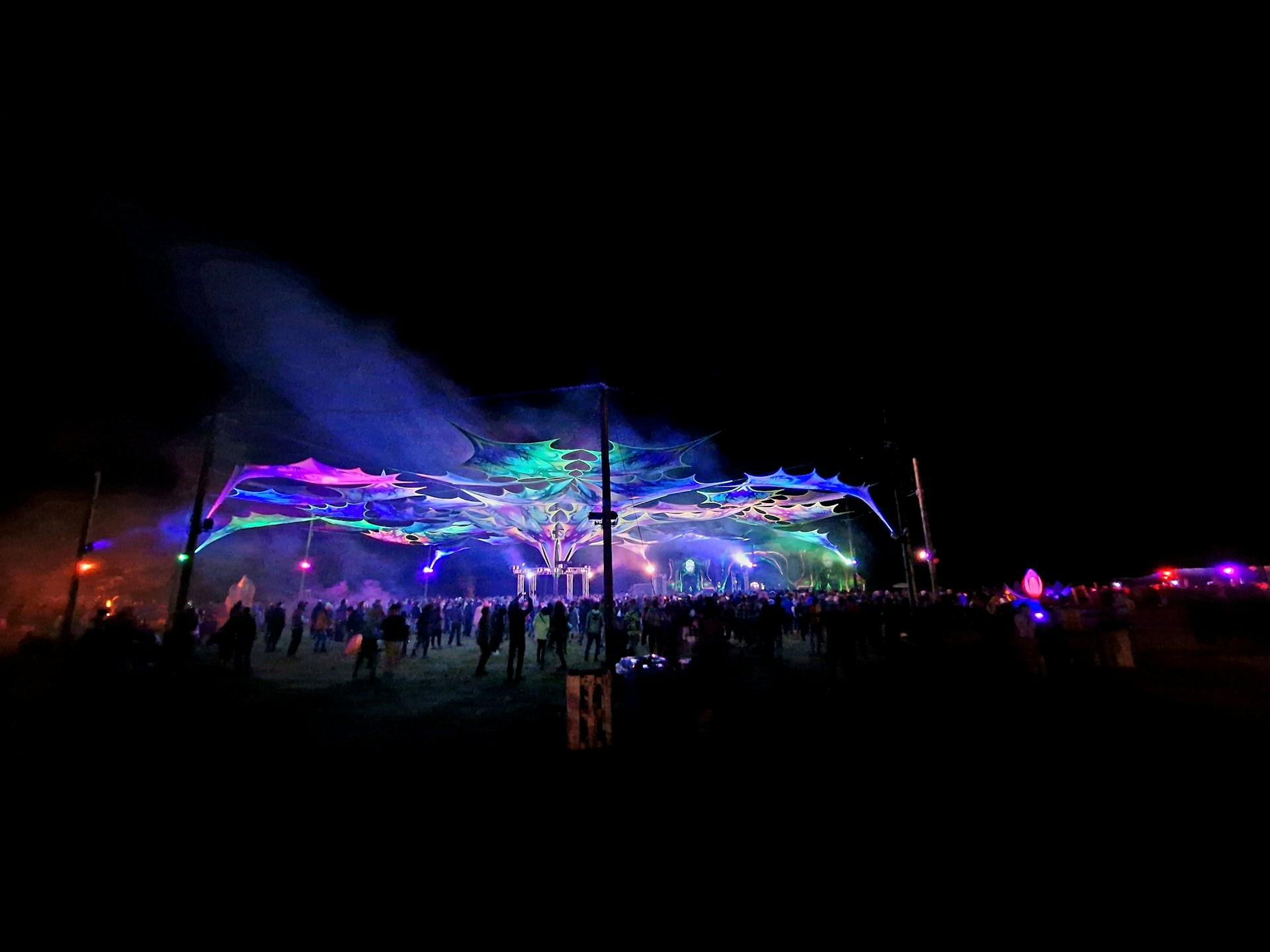 gray computer monitor