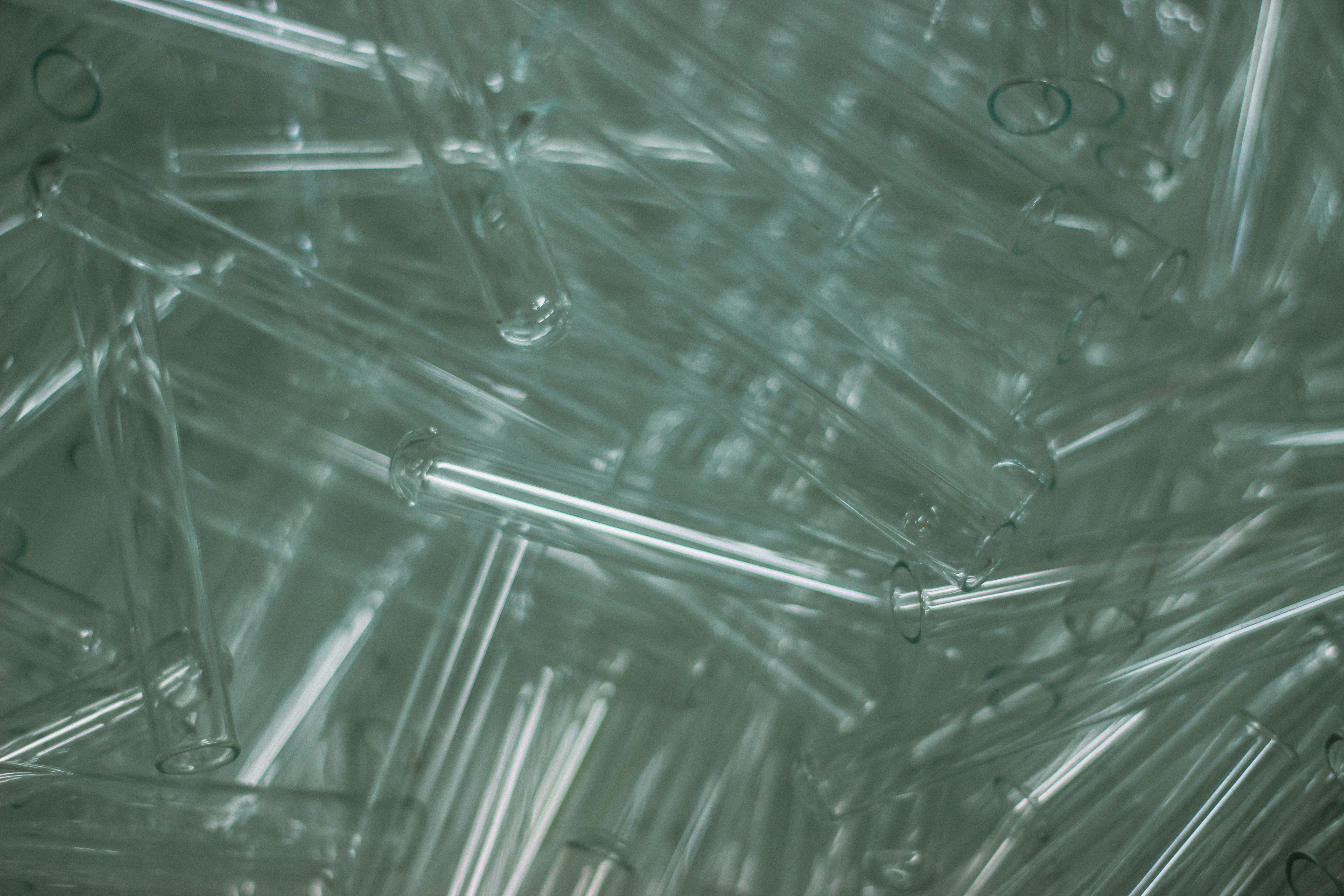 Beyond the Glitz: What Makes Quartz Crystals So Fascinating (and Trending on Hacker News!)