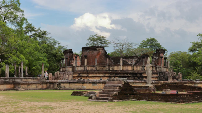 4-Day Luxury Travel Guide to Polonnaruwa, Sri Lanka