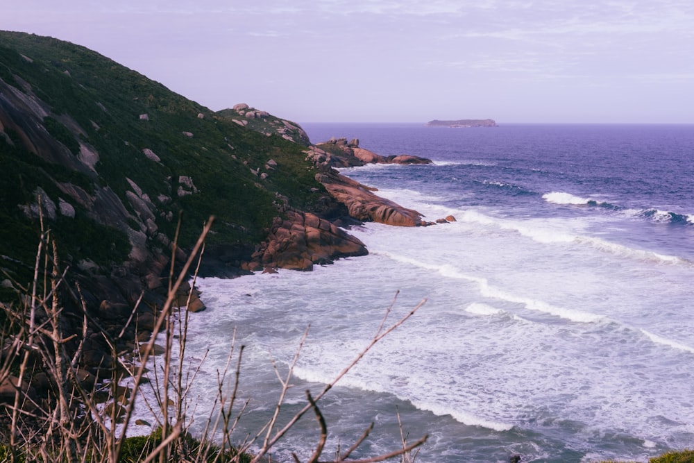 a rocky coast line