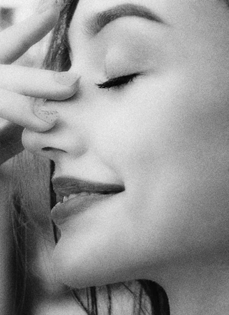 a person with the hand on the face