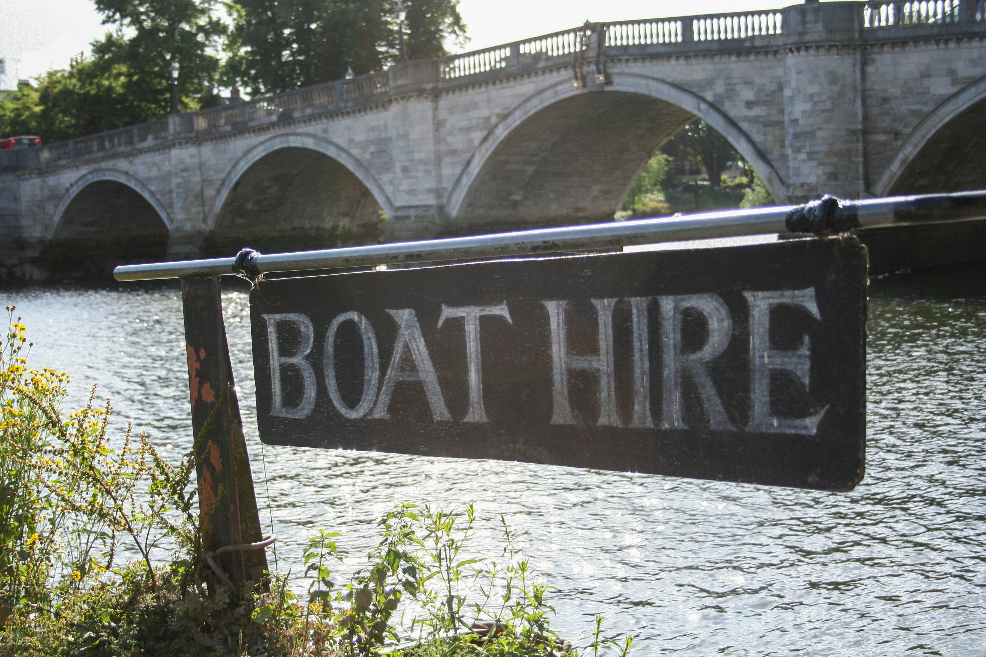 Kingston upon Thames Audio Tour: Comedy, Crowns & Riverside Tales