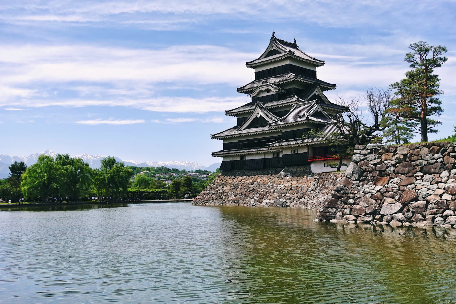 【2025-2026年末年始】一人旅におすすめの穴場スポット7選｜予算8万円で混雑回避&絶景独占プラン